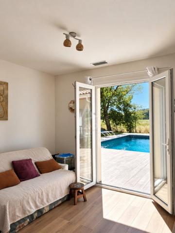 Maison récente de 146 m² avec piscine sur terrain arboré de 1 646 m²