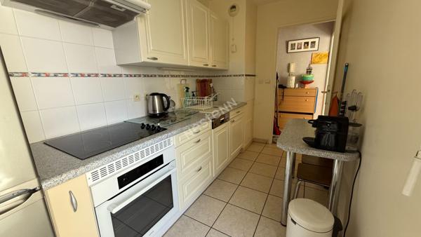 Appartement T3 Villeurbanne Gratte ciel. petite copropriété récente, balcon à vivre, garage, en intérieur de copropriété, proche métro