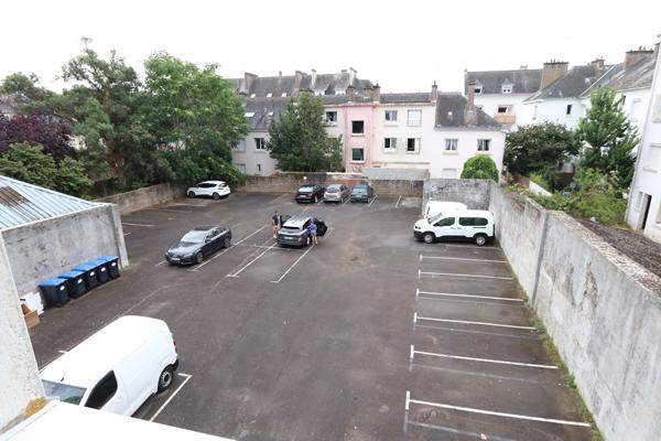 Studio situé en plein centre-ville, proximité immédiate des commerces et des bus