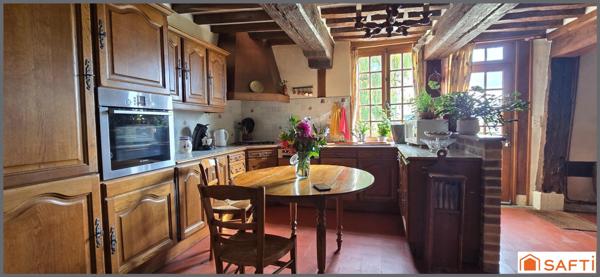 Propriété normande avec 3 maisons, vue dégagée.