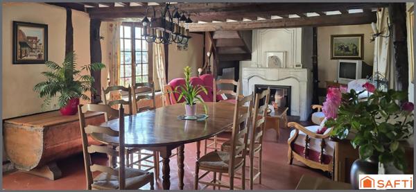 Propriété normande avec 3 maisons, vue dégagée.