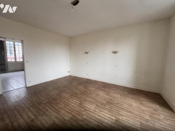 LA FERTE MACE, appartement T4 et local commercial