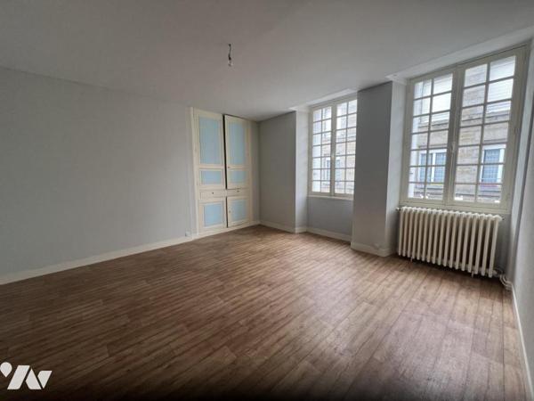 LA FERTE MACE, appartement T4 et local commercial
