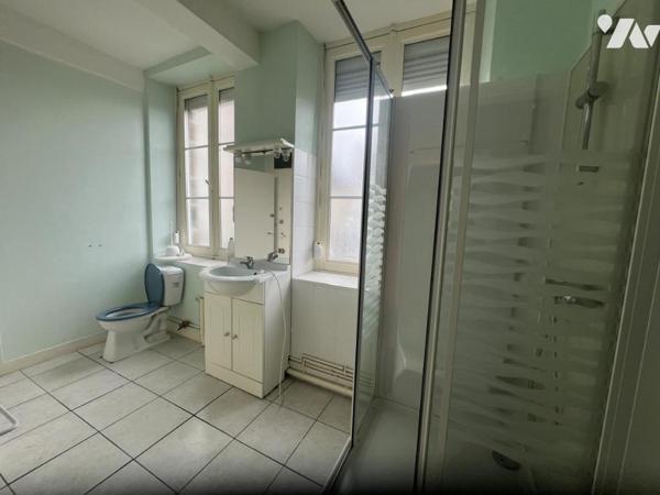 LA FERTE MACE, appartement T4 et local commercial