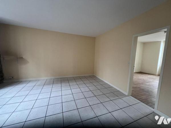 LA FERTE MACE, appartement T4 et local commercial