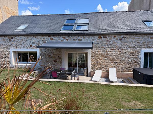 29250 SAINT POL DE LEON Saint-Pol-de-Léon, maison en pierres 5 chambres, jardin clos, vie de plain pied...