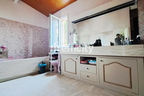Maison
         7 pièces
        - 307 m² Exclusivité 730 000 € *