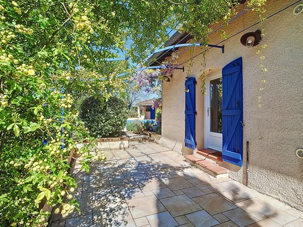 Maison L Isle Jourdain 240 m2 sur un terrain arboré de 4075m², garages, piscine, vue imprenable