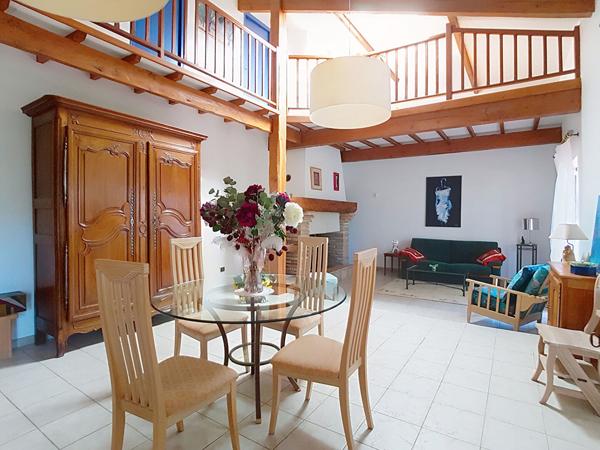 Maison L Isle Jourdain 240 m2 sur un terrain arboré de 4075m², garages, piscine, vue imprenable