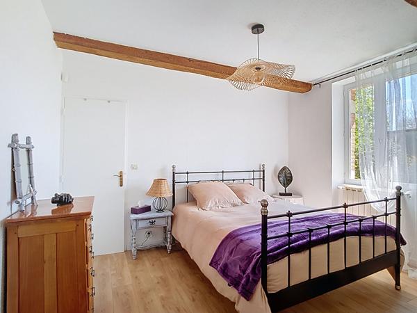 Maison L Isle Jourdain 240 m2 sur un terrain arboré de 4075m², garages, piscine, vue imprenable