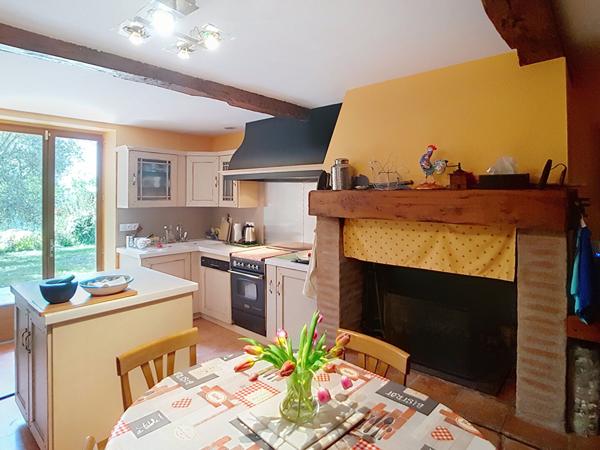 Maison L Isle Jourdain 240 m2 sur un terrain arboré de 4075m², garages, piscine, vue imprenable