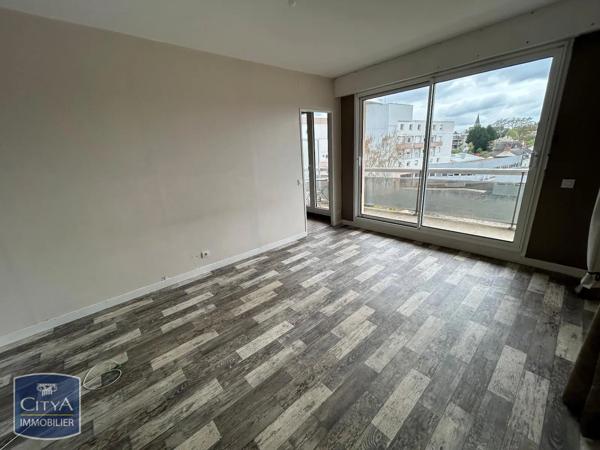 Appartement à louer 2 pièces 45m² Bourges (18000)