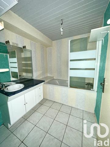 Appartement 3 pièces de 75 m² à Longuenesse (62219)