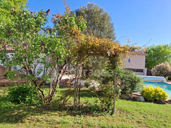 MAISON A VENDRE 7 PIECES 180 M2 AVEC UN GITE 35 M2 ET PISCINE SUR CASTELJALOUX (47)