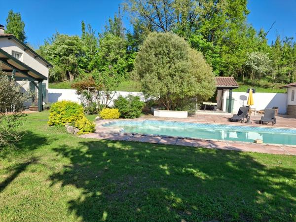 MAISON A VENDRE 7 PIECES 180 M2 AVEC UN GITE 35 M2 ET PISCINE SUR CASTELJALOUX (47)
