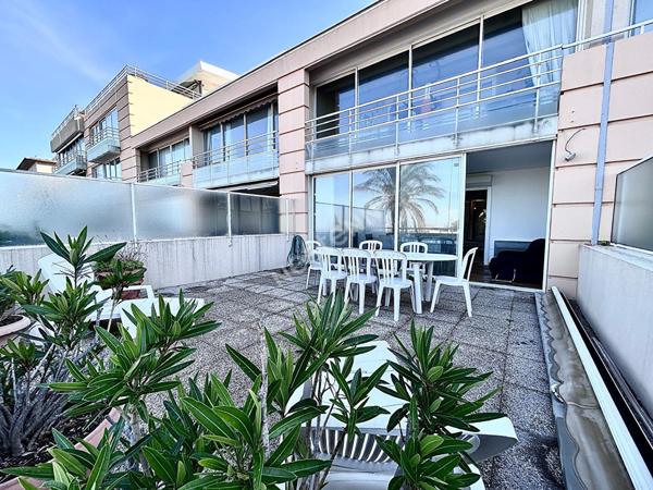 Villa Mitoyenne Marseille 8ème 4 pièce(s) 126 m2 Vue mer, Garage double Terrasse et jardin