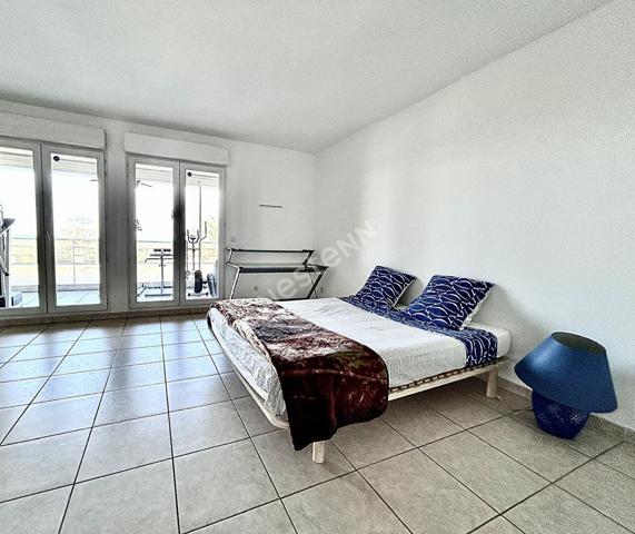 Villa Mitoyenne Marseille 8ème 4 pièce(s) 126 m2 Vue mer, Garage double Terrasse et jardin