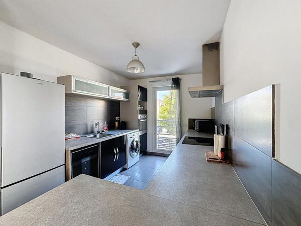 Appartement T3 - 69 m2 - terrasse - 2 places de stationnement - résidence récente et sécurisée