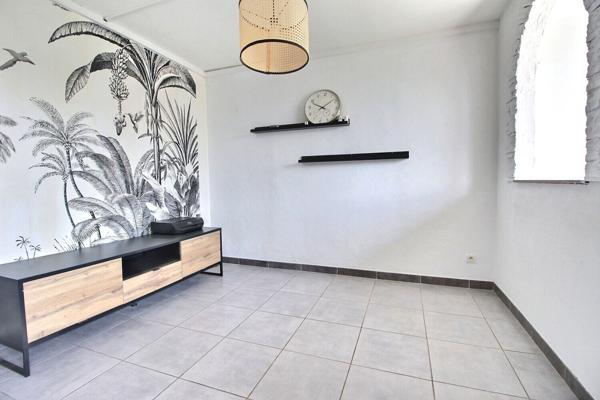 Marignane - À vendre : Appartement T3/4 à Marignane avec une cave et une place de stationnement
