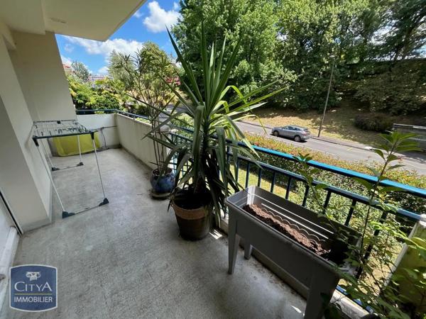 Appartement à louer 4 pièces 67.27m² Billère (64140)