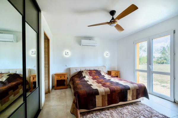Maison de prestige d'environ 423m2 avec vue panoramique, piscine, gîte indépendant de 80m2 et prestations haut de gamme dans le secteur de Villeneuve-sur-Lot, Lot-et-Garonne. Nichée sur les hauteurs des belles collines proches de Villeneuve-sur-Lot ( à 2 , Sainte livrade sur lot