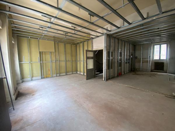 47300 VILLENEUVE SUR LOT Immeuble à Villeneuve/Lot avec local commercial