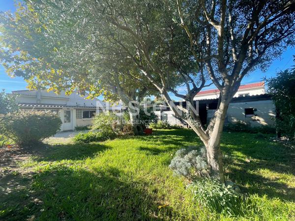 Marignane - À vendre une maison plain pied, de 5 pièces de 120 m2 sur une parcelle de 551m2