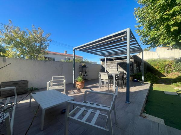 Marignane - À vendre une maison plain pied, de 5 pièces de 120 m2 sur une parcelle de 551m2