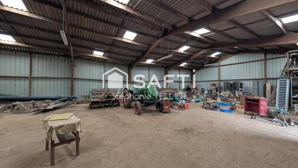 Sur le Secteur de Callac Terrain avec une partie constructible + hangar