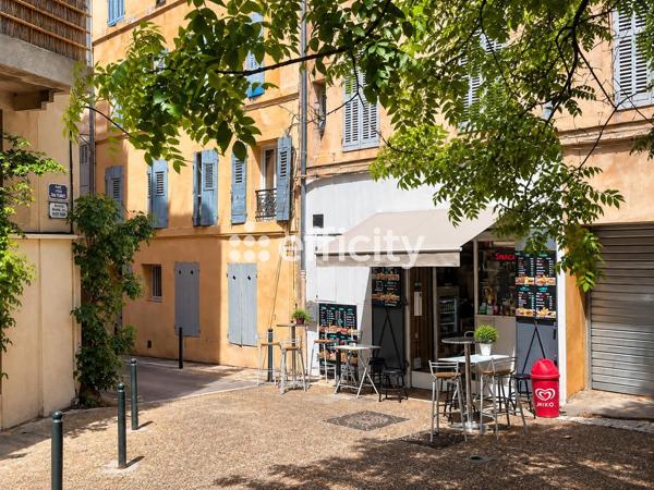 Local Commercial
         1 pièce
        - 24 m² Exclusivité 180 000 € *