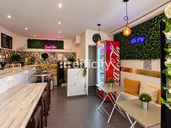 Local Commercial
         1 pièce
        - 24 m² Exclusivité 180 000 € *