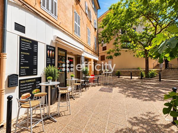 Local Commercial
         1 pièce
        - 24 m² Exclusivité 180 000 € *