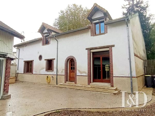 MAISON 3 CHAMBRES AVEC UNE DÉPENDANCE ET UN GARAGE À SENS