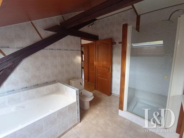 MAISON 3 CHAMBRES AVEC UNE DÉPENDANCE ET UN GARAGE À SENS