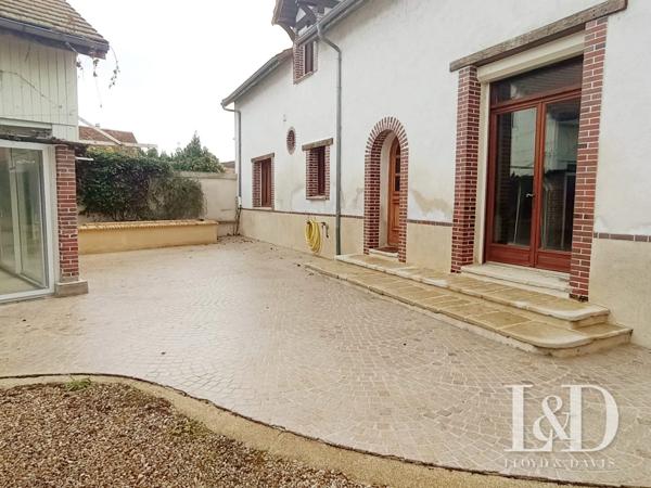 MAISON 3 CHAMBRES AVEC UNE DÉPENDANCE ET UN GARAGE À SENS