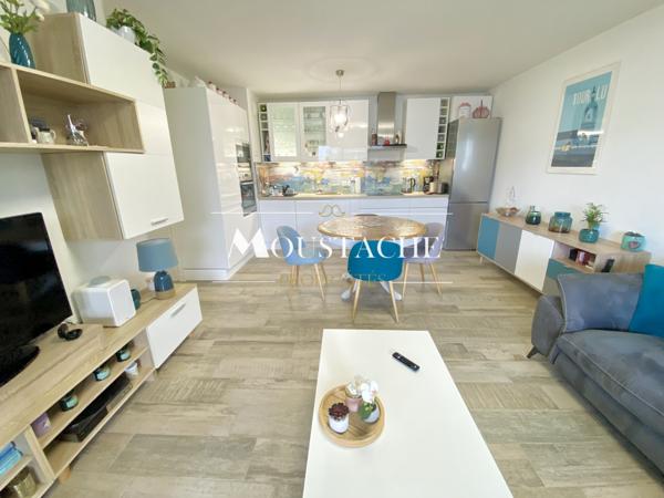 APPARTEMENT DE STANDING avec PISCINE - COEUR DE VILLE, PROCHE COMMERCES & PLAGE -