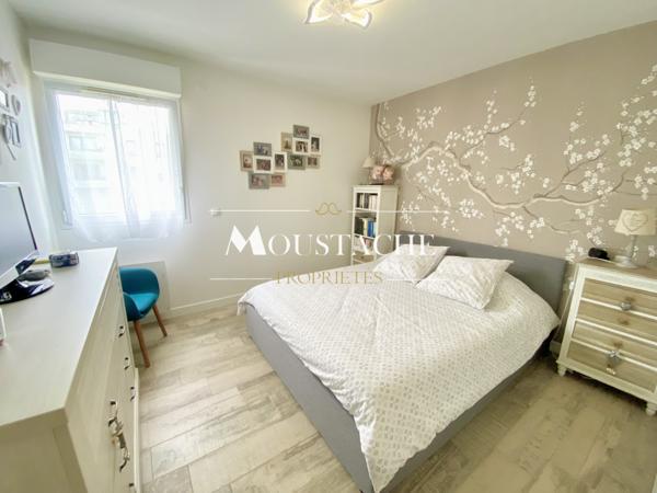 APPARTEMENT DE STANDING avec PISCINE - COEUR DE VILLE, PROCHE COMMERCES & PLAGE -