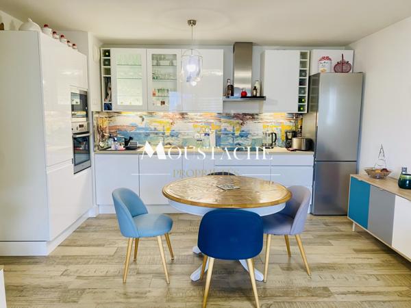 APPARTEMENT DE STANDING avec PISCINE - COEUR DE VILLE, PROCHE COMMERCES & PLAGE -