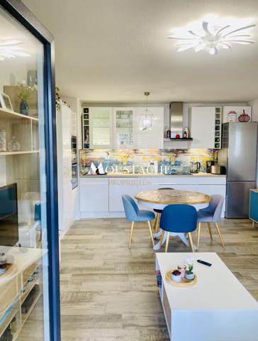 APPARTEMENT DE STANDING avec PISCINE - COEUR DE VILLE, PROCHE COMMERCES & PLAGE -