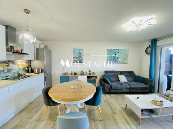 APPARTEMENT DE STANDING avec PISCINE - COEUR DE VILLE, PROCHE COMMERCES & PLAGE -