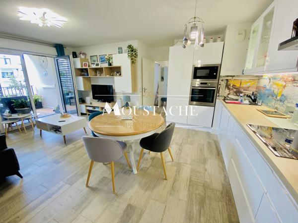 APPARTEMENT DE STANDING avec PISCINE - COEUR DE VILLE, PROCHE COMMERCES & PLAGE -