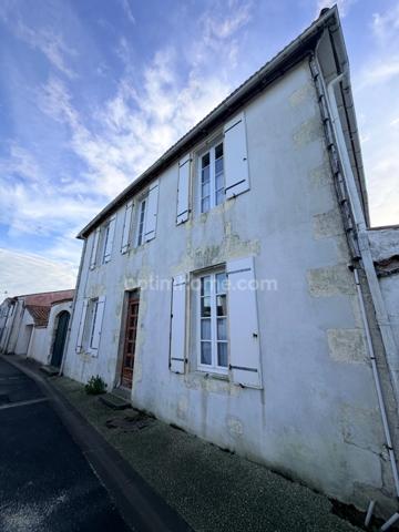 À Saint-Clément-des-Baleines,En EXCLUSIVITÉ : DEMEURE D'EXCEPTION AU PIED DU PHARE DES BALEINES