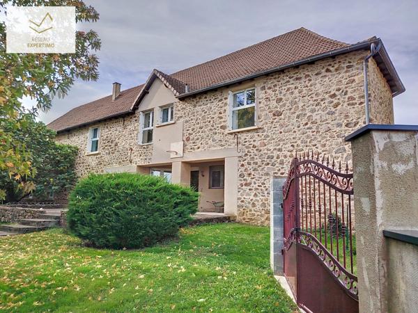 Lanuéjouls (12350) Grande maison en pierre de 261 m² sur un terrain arboré de 3033 m²