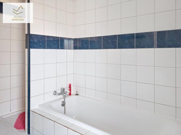 Lanuéjouls (12350) Grande maison en pierre de 261 m² sur un terrain arboré de 3033 m²