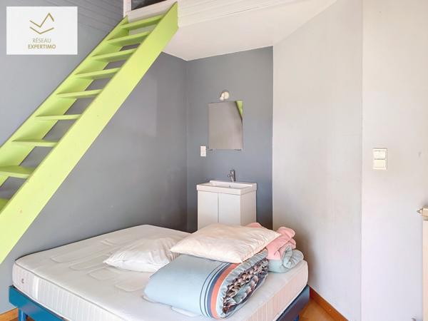 Lanuéjouls (12350) Grande maison en pierre de 261 m² sur un terrain arboré de 3033 m²