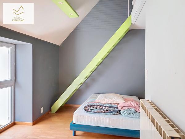 Lanuéjouls (12350) Grande maison en pierre de 261 m² sur un terrain arboré de 3033 m²