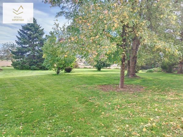 Lanuéjouls (12350) Grande maison en pierre de 261 m² sur un terrain arboré de 3033 m²