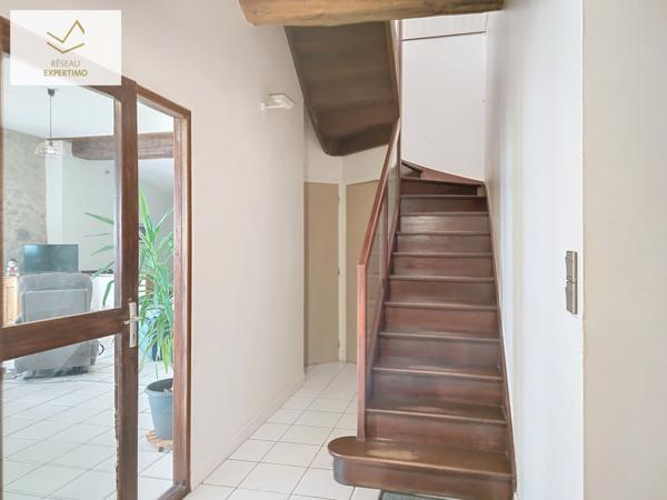 Lanuéjouls (12350) Grande maison en pierre de 261 m² sur un terrain arboré de 3033 m²