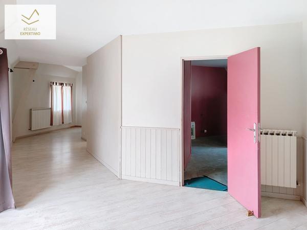 Lanuéjouls (12350) Grande maison en pierre de 261 m² sur un terrain arboré de 3033 m²