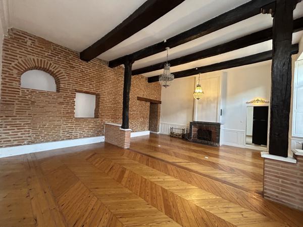 Castelsarrasin (82100) MAISON DE VILLE DE TYPE 5 AVEC DEUX PLACES DE PARKING